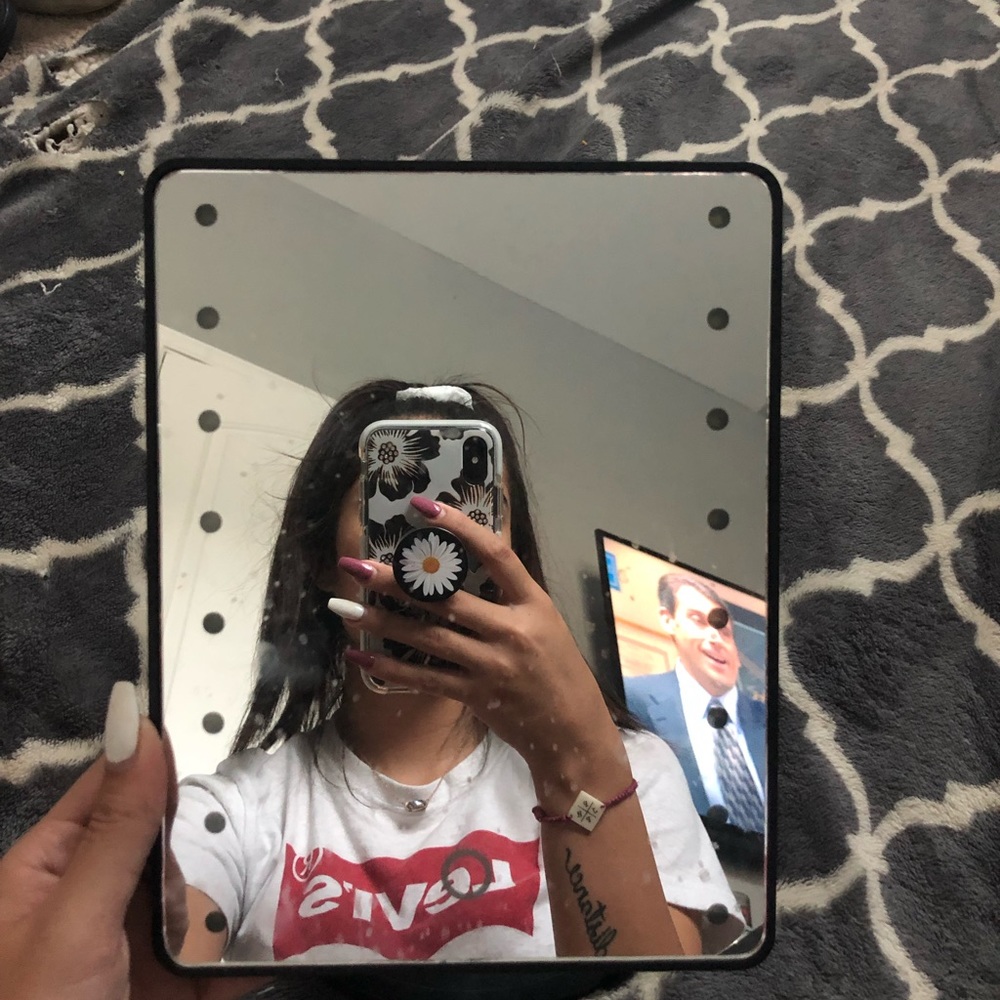 small vanity mirror - Picture 3 of 7
